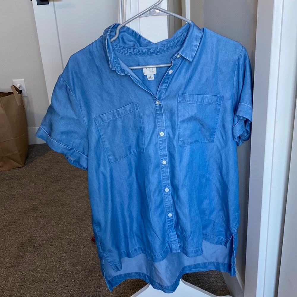 A New Day chambray short-sleeve button down top with cuffed sleeves. Size L.